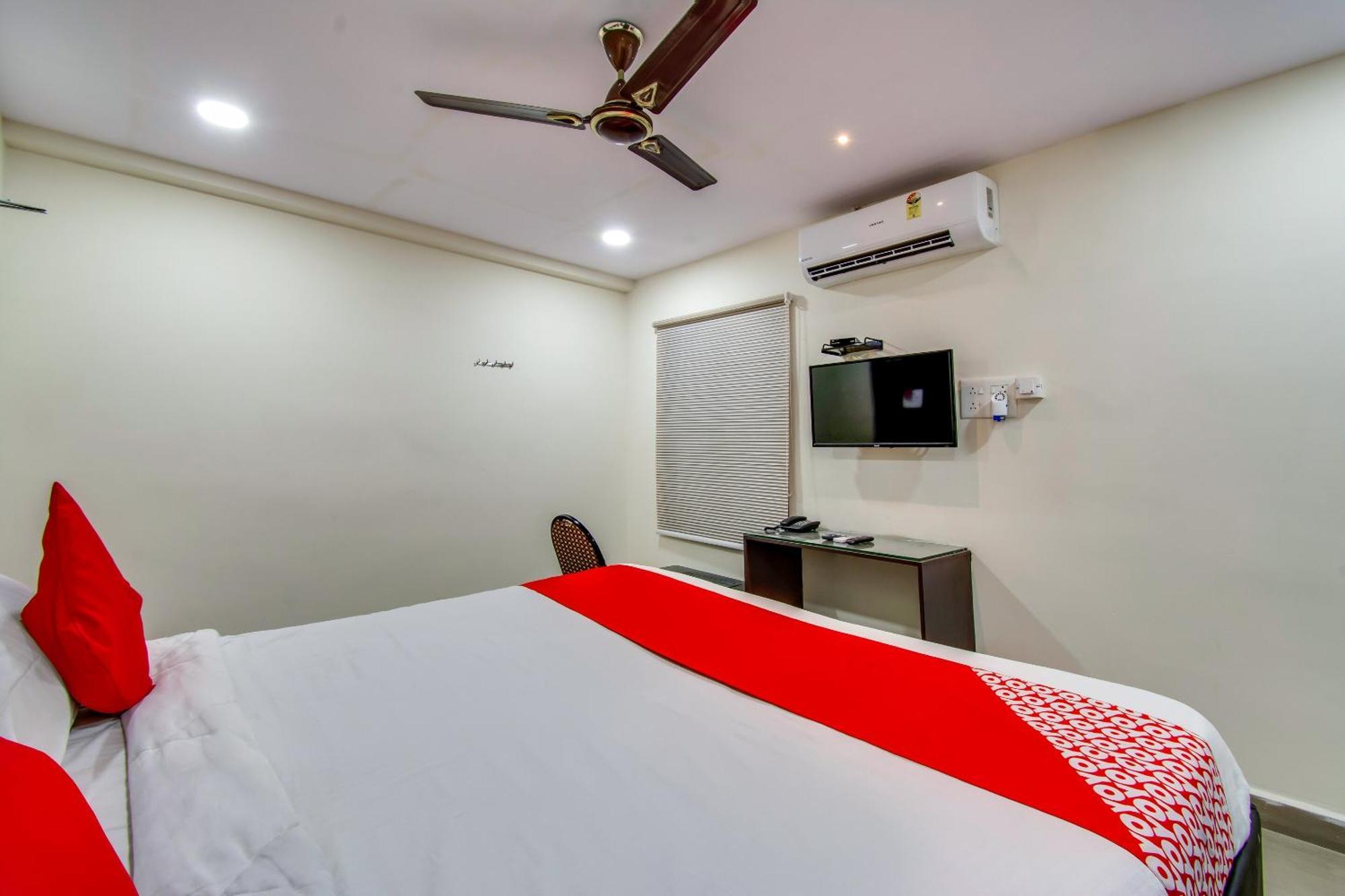 Oyo Akshaya Inn Vijayawāda Extérieur photo