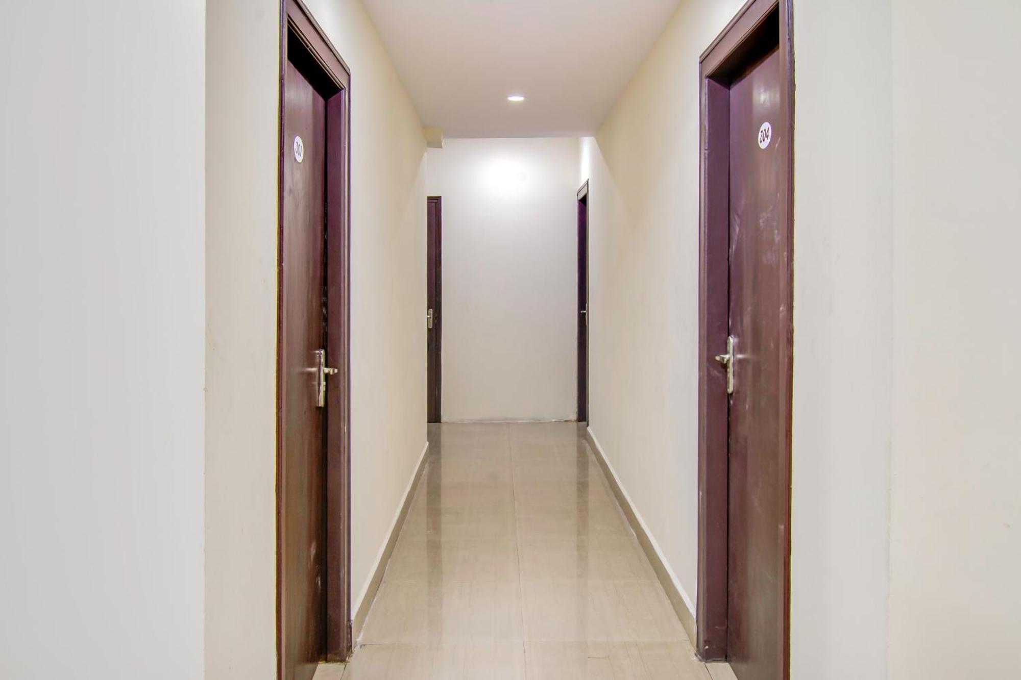 Oyo Akshaya Inn Vijayawāda Extérieur photo