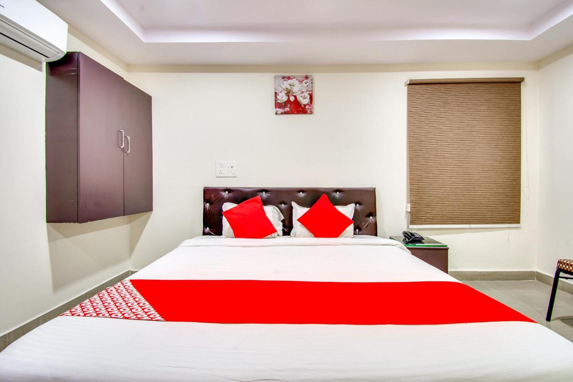 Oyo Akshaya Inn Vijayawāda Extérieur photo
