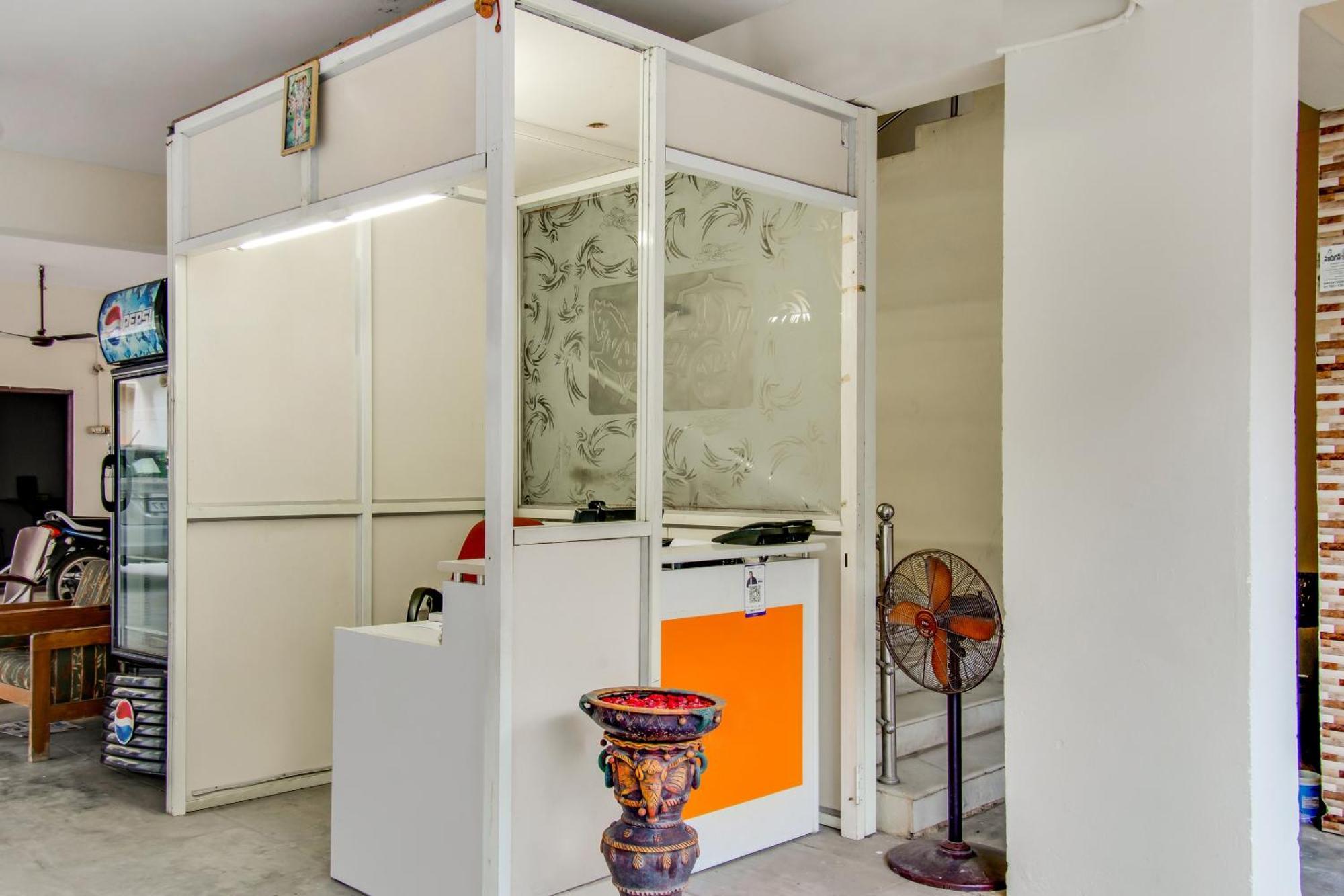 Oyo Akshaya Inn Vijayawāda Extérieur photo