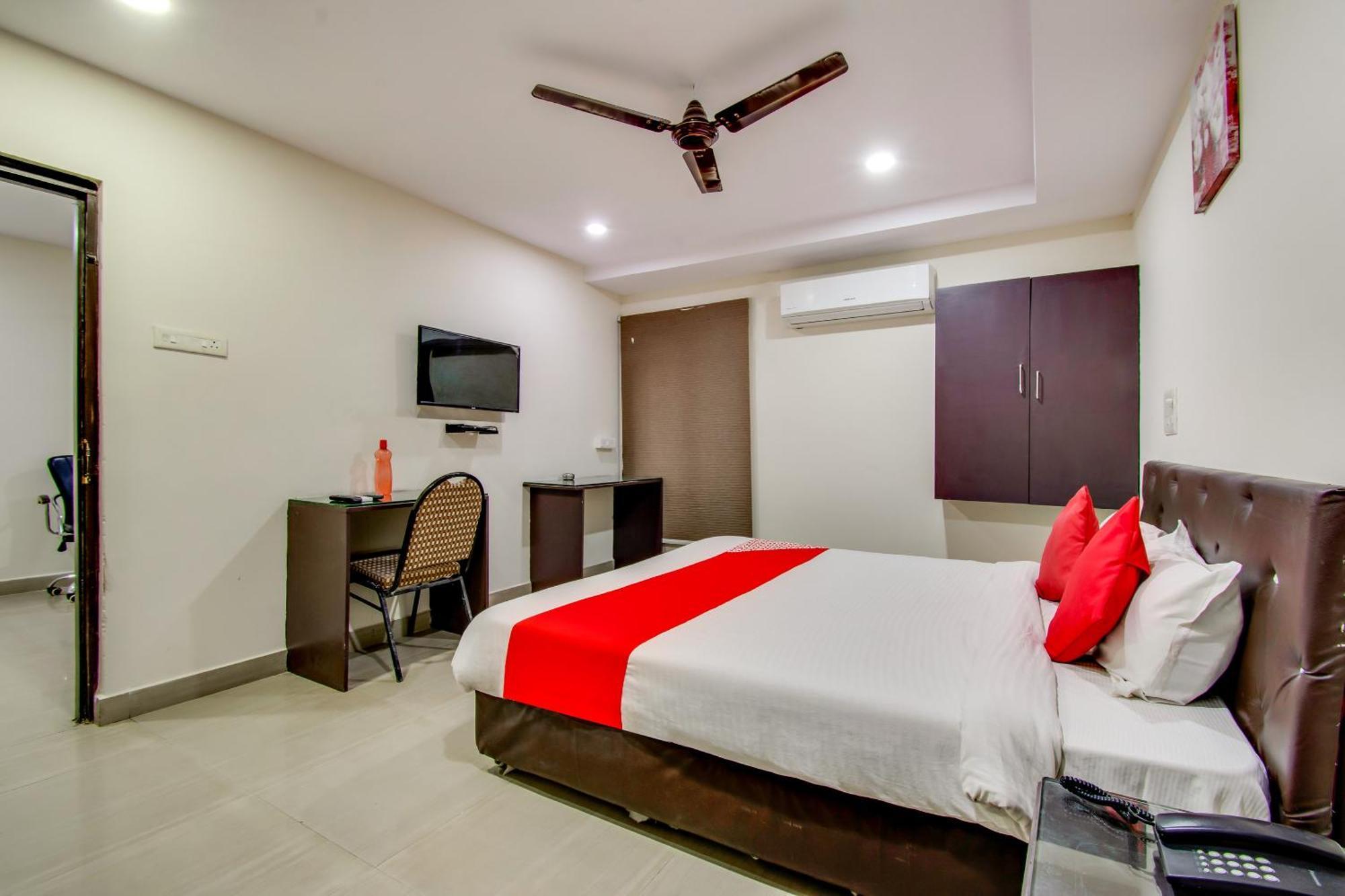 Oyo Akshaya Inn Vijayawāda Extérieur photo